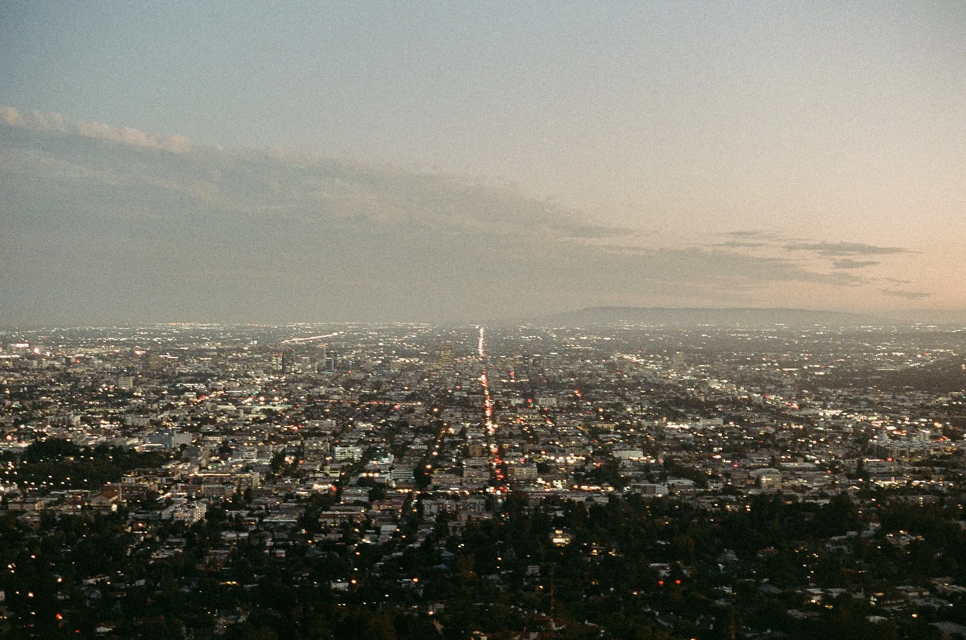 图片来源于unsplash@Roberto Shumski